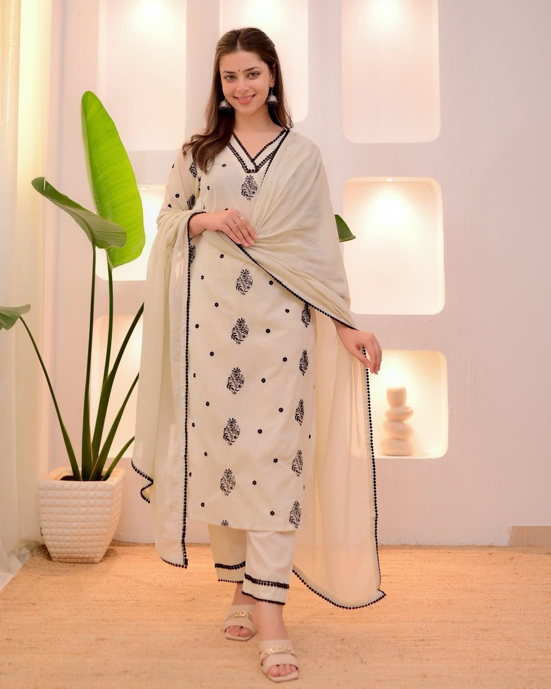 Embroidered Kurta Pant Dupatta Set – Roman Silk